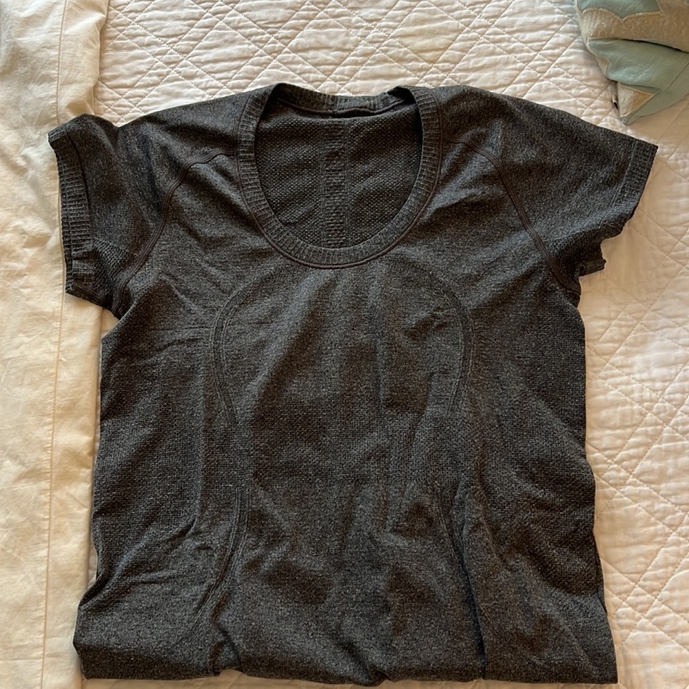 Gray Lululemon swifly tech shirt!